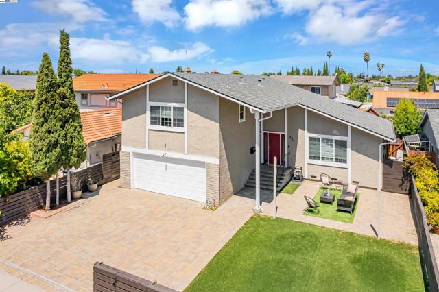 597 Singley Dr, Milpitas CA: https://media.crmls.org/mediaz/84a50fd9-798f-4f89-9980-b4cf8a4f94be.jpg