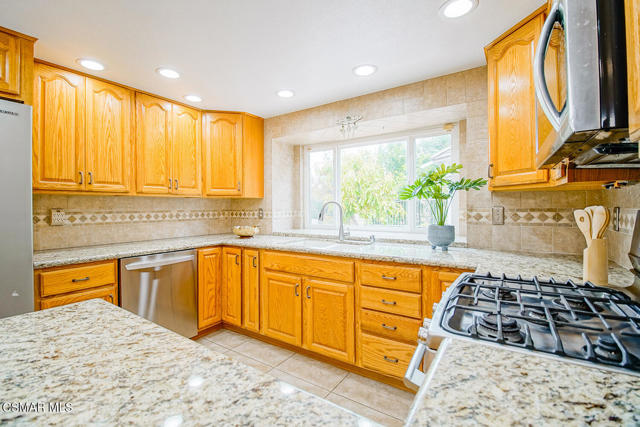 2111 Peak Place, Thousand Oaks CA: https://media.crmls.org/mediaz/84a52b80-9de1-4238-b82e-36e9105144e0.jpg