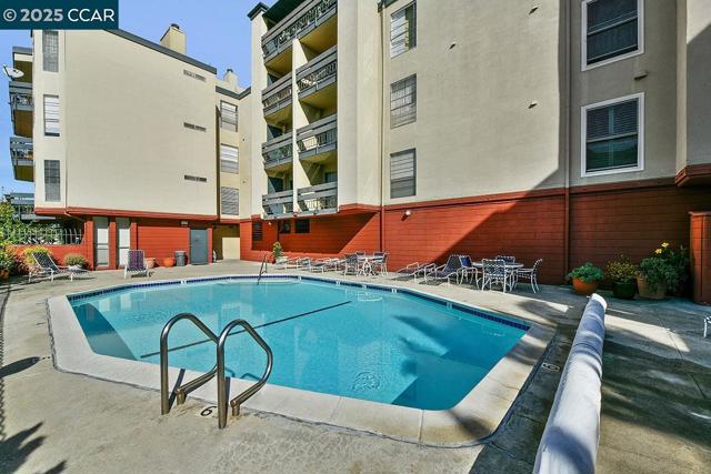 500 Vernon, Oakland CA: https://media.crmls.org/mediaz/84a52d9f-c2a3-44ea-9268-4a3563878d23.jpg