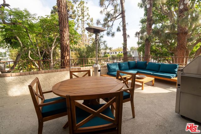 8110 Manitoba Street, Playa del Rey CA: https://media.crmls.org/mediaz/84a54890-26b1-4be8-bb3a-4fd4b8cc779e.jpg