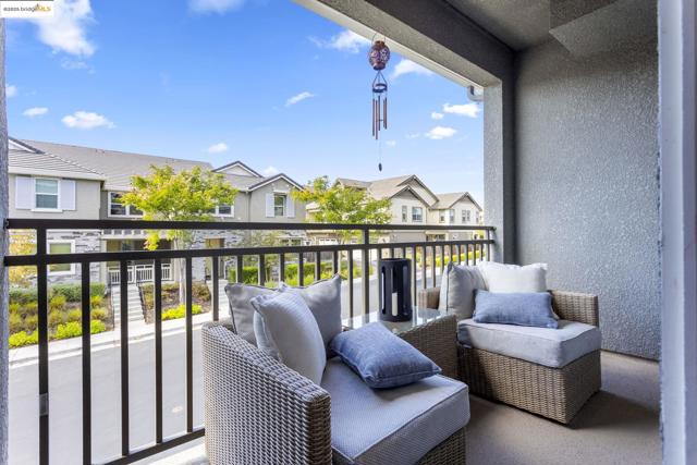 7129 Calistoga Ln, Dublin CA: https://media.crmls.org/mediaz/84a709e3-724d-499a-8b10-54c47aa10092.jpg