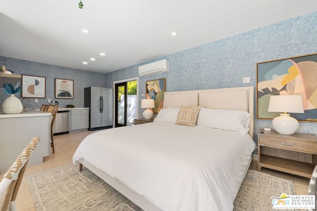 290 W Lilliana Drive, Palm Springs CA: https://media.crmls.org/mediaz/84a70e1b-8488-48f5-a092-8d38272a724b.jpg