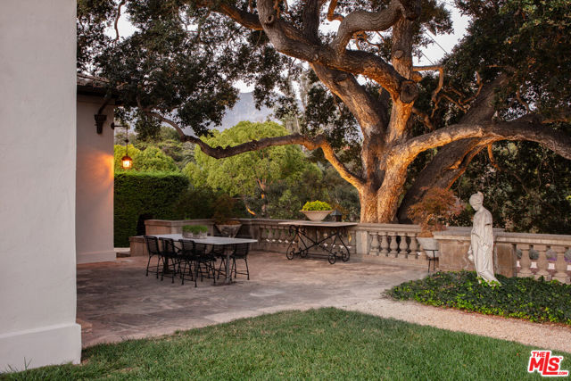 Dining room patio