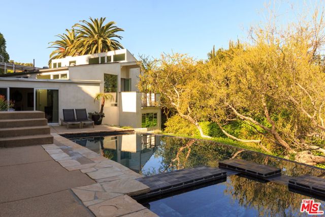 14622 Valley Vista Boulevard, Sherman Oaks CA: https://media.crmls.org/mediaz/84a7d5b5-ff08-4f0c-b8ae-8aaf4c6f808b.jpg