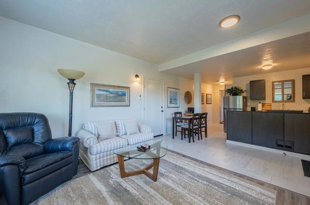 15847 Pleasant Valley Lane, Salinas CA: https://media.crmls.org/mediaz/84a82843-4cc8-4059-be0b-d1471454702e.jpg