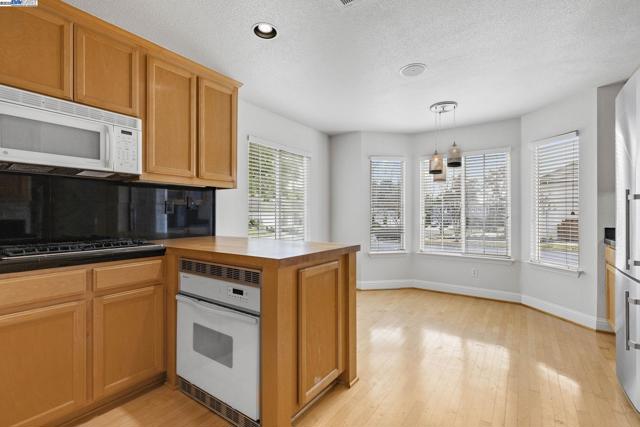 143 Shelterwood Ln, Danville CA: https://media.crmls.org/mediaz/84a86866-c48b-41fb-ba4a-ad0d4f865bb7.jpg