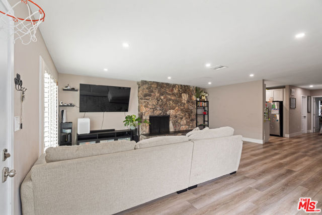 5040 W Slauson Avenue, Los Angeles CA: https://media.crmls.org/mediaz/84a8aaef-2b66-4788-854f-7f3171570ba1.jpg