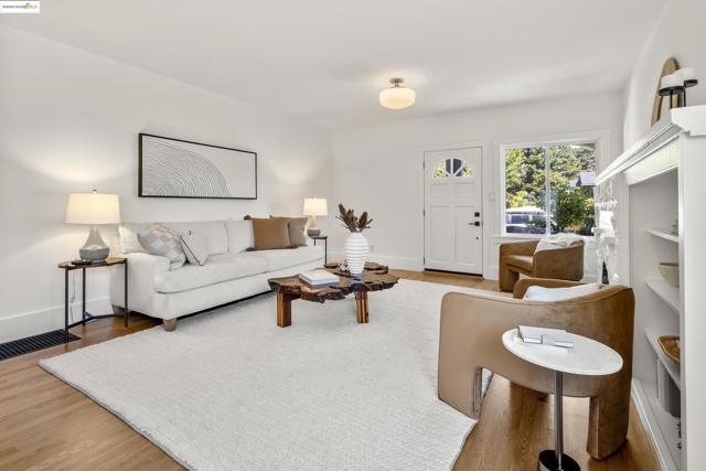 2516 Mathews St, Berkeley CA: https://media.crmls.org/mediaz/84a8df14-c048-42ad-9e9a-8220f8ae1fb3.jpg