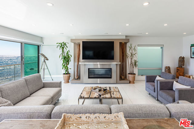 Drew Fenton | 26050 Pacific Coast Highway Malibu CA | MLS: 7423645