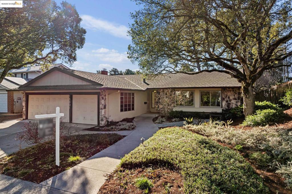 13301 Clairepointe Way