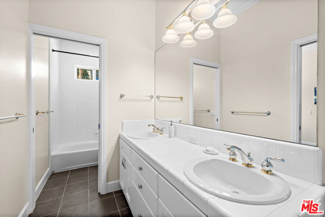 2428 Oak Canyon Place, Escondido CA: https://media.crmls.org/mediaz/84aa17aa-288e-441f-8042-e486b30824b8.jpg