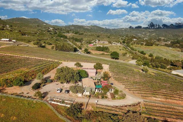 25260 E Old Julian Hwy, Ramona CA: https://media.crmls.org/mediaz/84aa3028-19a4-49e3-89cc-8b7a7c56b26d.jpg