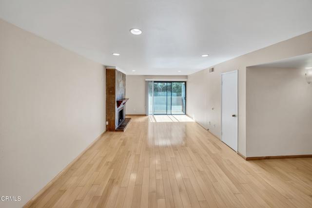 Detail Gallery Image 6 of 27 For 1940 N Highland Ave #10,  Los Angeles,  CA 90068 - 2 Beds | 2 Baths
