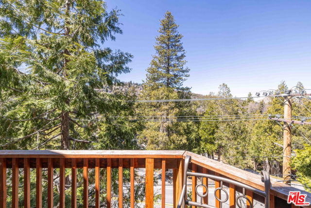 817 Grass Valley Road, Lake Arrowhead CA: https://media.crmls.org/mediaz/84aa6ecc-0fbe-4fa2-b8cb-0548536b79b2.jpg
