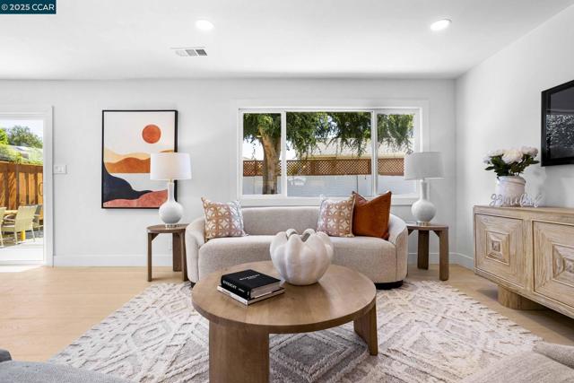4650 Regina Ln, Concord CA: https://media.crmls.org/mediaz/84aa9435-e232-4565-9945-c9cd2b08bcaa.jpg