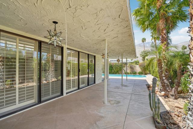 1540 E Sierra Way, Palm Springs CA: https://media.crmls.org/mediaz/84aa9ee5-d6c8-44d7-9a20-1fc2f2a5eb98.jpg