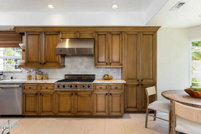 Detail Gallery Image 14 of 46 For 15450 Briarwood Dr, Sherman Oaks,  CA 91403 - 4 Beds | 4/1 Baths
