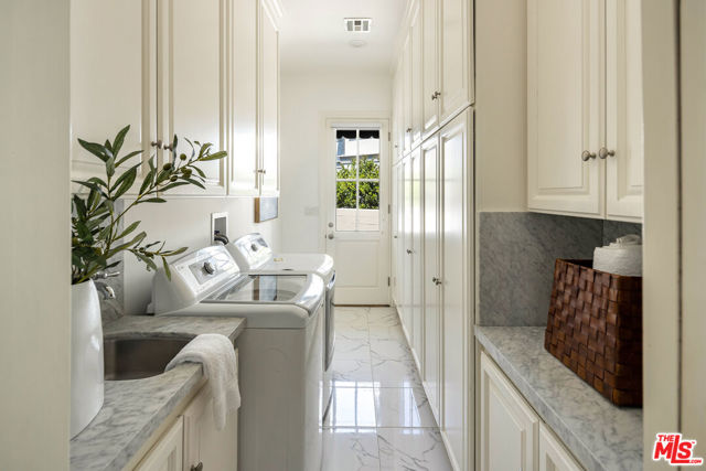 12500 Helena Street, Los Angeles CA: https://media.crmls.org/mediaz/84ab8b2e-1be1-4c7a-bcf8-8aa50f2a2fc0.jpg