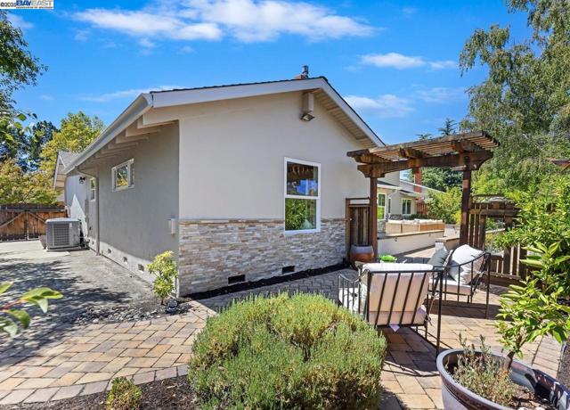 59 Arenas Ct, San Ramon CA: https://media.crmls.org/mediaz/84ac16ea-b55e-48d6-8ff6-3f291198534f.jpg