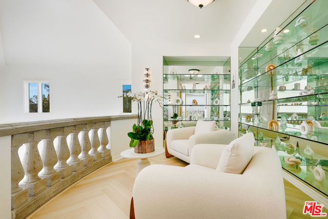10502 Yellow Hill Road, Malibu CA: https://media.crmls.org/mediaz/84ac765a-3111-45bd-a1fd-04f6be0d247b.jpg