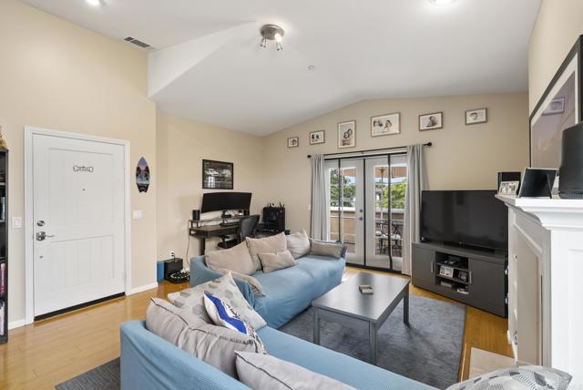 Detail Gallery Image 15 of 73 For 535 F Ave #4,  Coronado,  CA 92118 - 3 Beds | 2 Baths