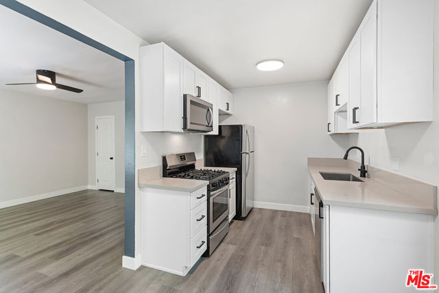 1411 Innes Place, Venice CA: https://media.crmls.org/mediaz/84accbc4-de1e-429b-bbde-7ed4c9371686.jpg