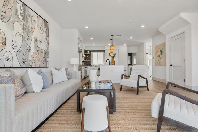 326 Chinquapin Avenue, Carlsbad CA: https://media.crmls.org/mediaz/84acf822-8169-40b5-9293-abbaaf0145f4.jpg