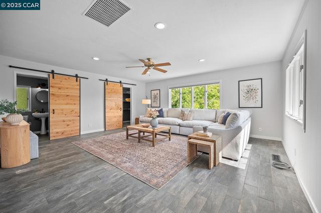 196 Miramonte Rd, Walnut Creek CA: https://media.crmls.org/mediaz/84ad428d-d055-4824-aa20-161ca31e6c11.jpg