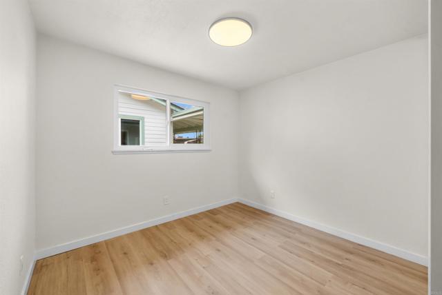 Image 13 of 37 For 9065 Heatherdale St