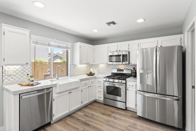 Detail Gallery Image 2 of 59 For 1109 Chimney Flats Ln, Chula Vista,  CA 91915 - 3 Beds | 2/1 Baths