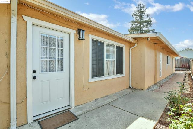 185 Evening Star Ct, Milpitas CA: https://media.crmls.org/mediaz/84ad94c4-cc08-42fb-908d-d8189fd5c1cc.jpg