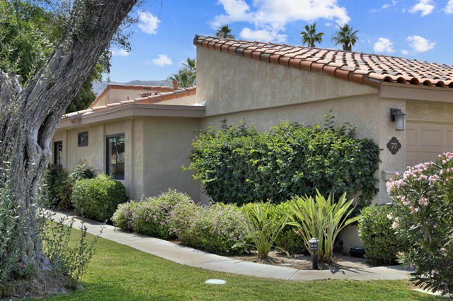 77 Majorca Drive, Rancho Mirage CA: https://media.crmls.org/mediaz/84adc008-c817-4b59-a210-ef199e48a0e5.jpg