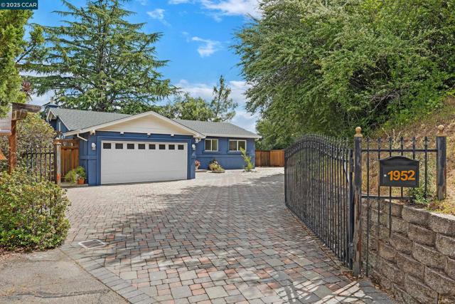 1952 Montclair Court, Walnut Creek CA: https://media.crmls.org/mediaz/84adc855-98cd-493f-96f0-da11b09dd7d1.jpg