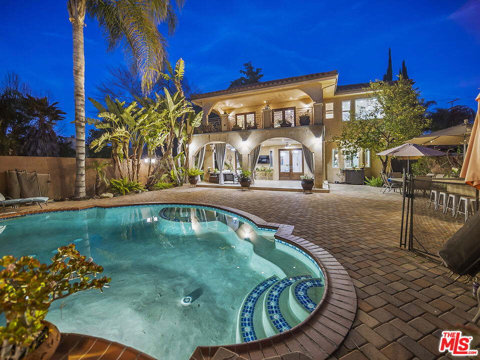 5303 Mecca Avenue, Tarzana, CA 91356