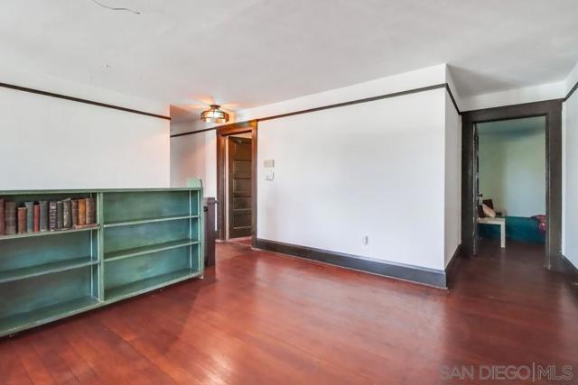 305 F Avenue, National City CA: https://media.crmls.org/mediaz/84aec129-a1c9-4c6d-add0-0c8328aae279.jpg
