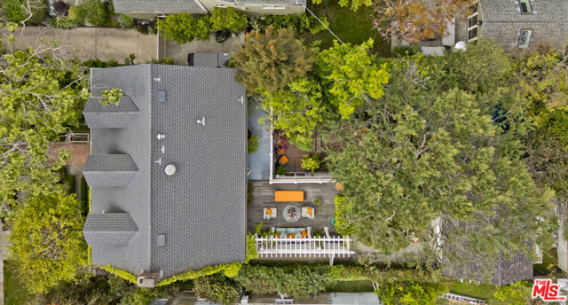 232 N Arden Boulevard, Los Angeles CA: https://media.crmls.org/mediaz/84af51a8-a421-422d-8a7d-843fd6d65c34.jpg