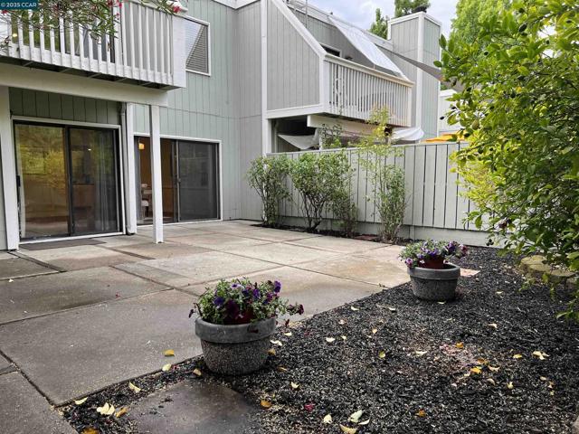 5239 Riverdale Ct., Pleasanton CA: https://media.crmls.org/mediaz/84af6375-529b-4539-8ce0-7842208b32ef.jpg