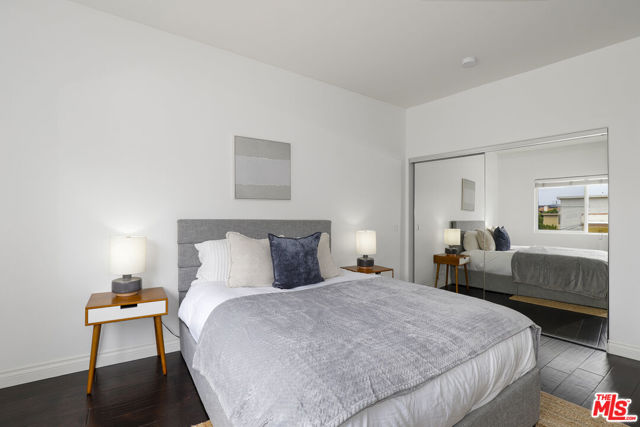 1862 S Bentley Avenue, Los Angeles CA: https://media.crmls.org/mediaz/84afdb72-3bf4-43d3-bc62-615af55772a4.jpg