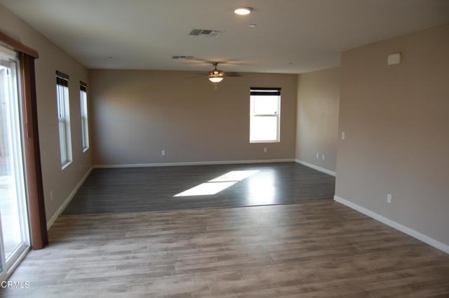 6200 Whaleback Avenue, Bakersfield CA: https://media.crmls.org/mediaz/84b08022-d2c2-4973-af72-24ecc46fc47a.jpg