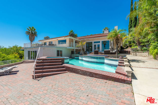 2357 Knob Hill Drive, Riverside CA: https://media.crmls.org/mediaz/84b08b67-a2f8-4cef-b98b-e48fd4c652aa.jpg