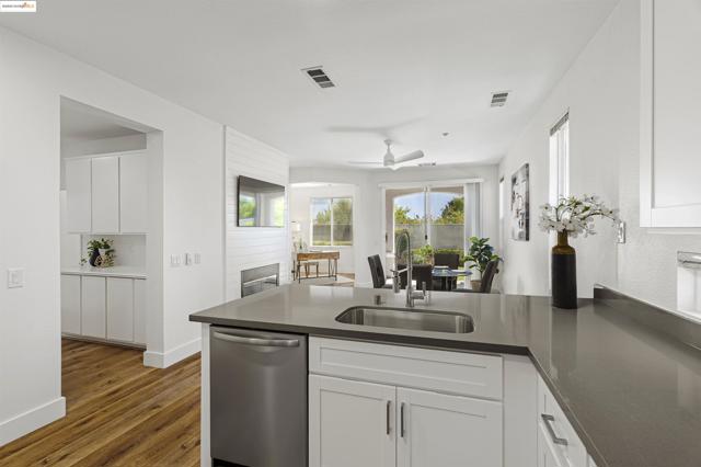 1040 Bismarck Terr, Brentwood CA: https://media.crmls.org/mediaz/84b0ac58-5efe-4909-8040-b841dffeafe5.jpg