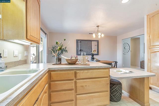 812 Royal Ann Ln, Concord CA: https://media.crmls.org/mediaz/84b28c28-7f7f-4ff0-a290-44fd40a89de5.jpg