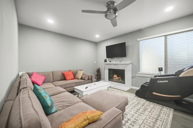 5333 Park Highlands Blvd, Concord CA: https://media.crmls.org/mediaz/84b2cbf1-6a73-435c-bd47-34b3c794d57a.jpg