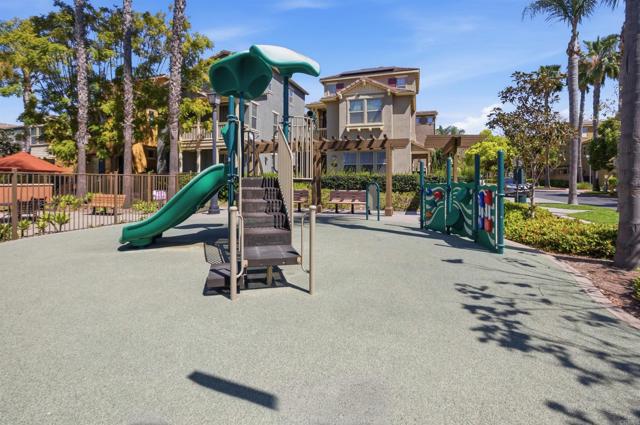 Detail Gallery Image 19 of 21 For 1874 Violet Ct #5,  Chula Vista,  CA 91913 - 3 Beds | 3/1 Baths