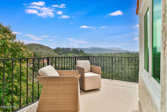1822 Calle Borrego, Thousand Oaks CA: https://media.crmls.org/mediaz/84b34232-7dd3-4123-b50e-7973793797d6.jpg