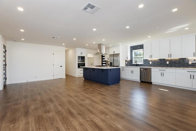 2395 Delaware, Santa Cruz CA: https://media.crmls.org/mediaz/84b36ae2-4540-4d83-9e78-9e4c1c6a027a.jpg