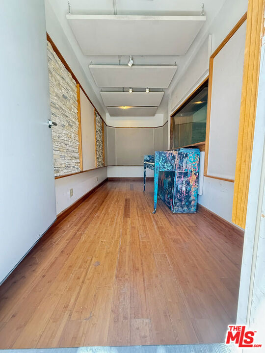3964 Goodland Place, Studio City CA: https://media.crmls.org/mediaz/84b38b32-f759-47f7-bbbd-2185408e62bc.jpg