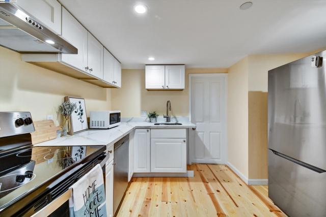 148 Auburn St, San Rafael CA: https://media.crmls.org/mediaz/84b509dd-6116-48a0-978e-6c4d488d1612.jpg