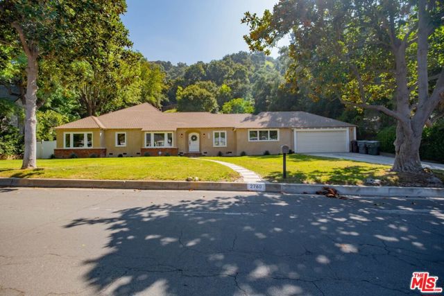 2760 E Glenoaks Boulevard, Glendale CA: https://media.crmls.org/mediaz/84b51870-5932-4f0c-86e7-aa40b7259109.jpg