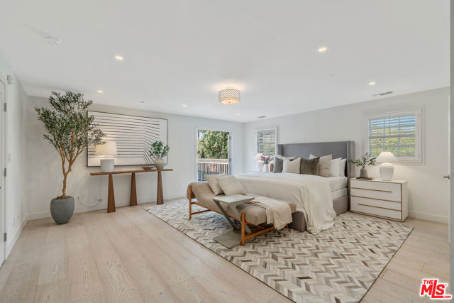 632 S Arden Boulevard, Los Angeles CA: https://media.crmls.org/mediaz/84b576bf-f598-4679-acf8-69e5af14c892.jpg